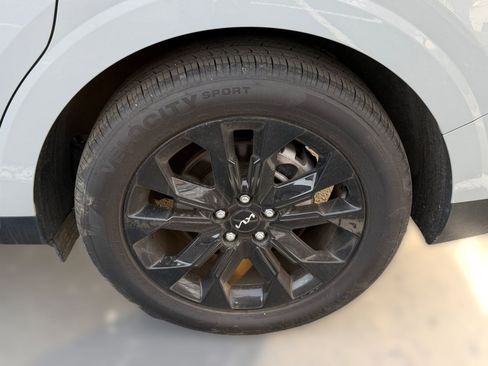 Used 2024 Kia Carnival SX image 9