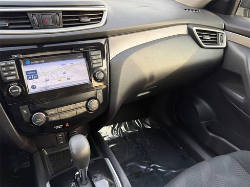 Used 2016 Nissan Rogue SV w/ SV Premium Package image 25