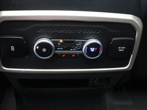 Used 2022 Ford Expedition Limited image 13