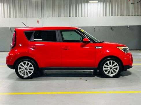 Used 2019 Kia Soul + FWD image 18