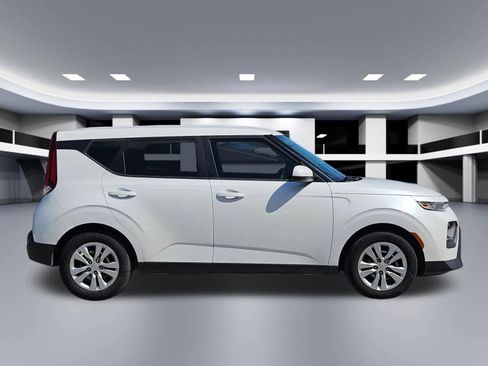 Used 2020 Kia Soul LX image 7