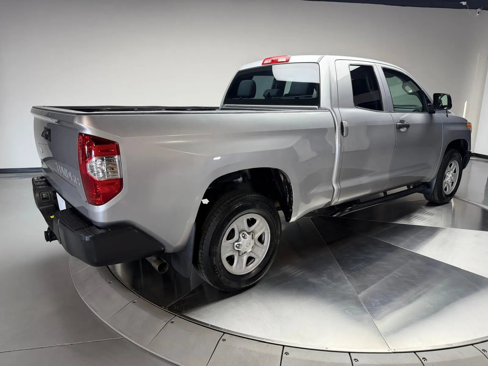 Used 2014 Toyota Tundra SR RWD image 2