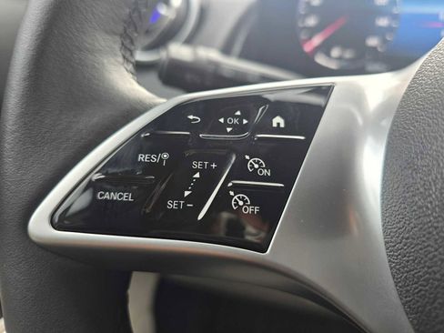 Used 2025 Mercedes-Benz GLB 250 GLB 250 image 32