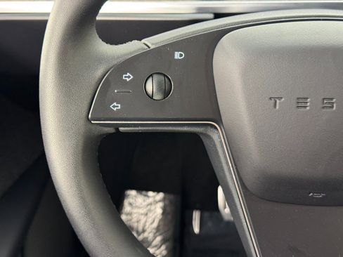 Used 2023 Tesla Model X image 19