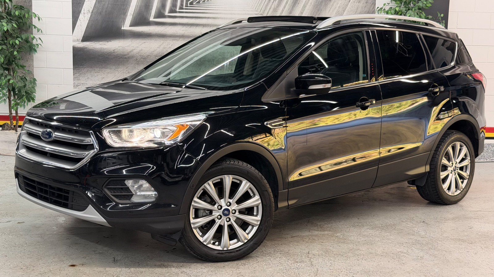 Used 2017 Ford Escape Titanium w/ Equipment Group 301A AWD/4WD image 3