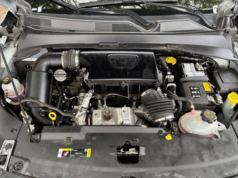 Used 2025 Jeep Compass Limited image 32