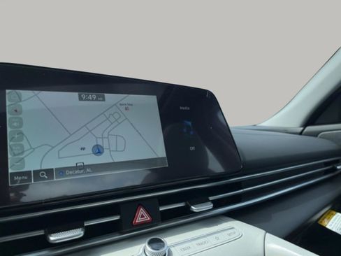 New 2025 Hyundai Elantra Limited image 25