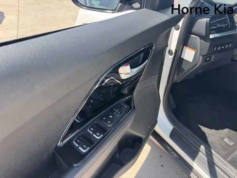 Used 2022 Kia Niro EX Premium FWD image 11