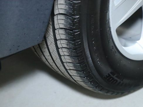 Used 2020 Land Rover Defender 110 SE image 37