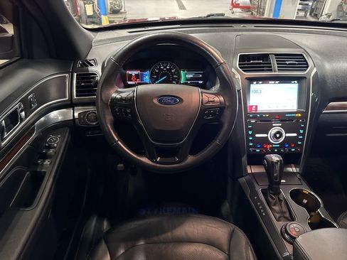 Used 2018 Ford Explorer Limited w/ Equipment Group 301A image 2