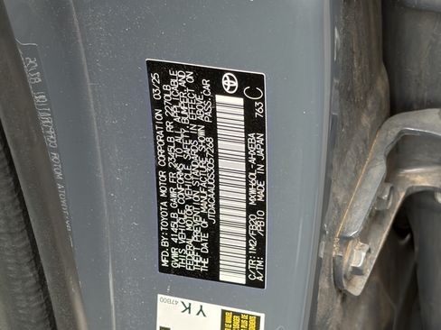 Certified 2025 Toyota Prius LE FWD image 9