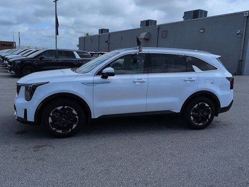 Used 2025 Kia Sorento S w/ Panoramic Sunroof Package FWD image 4