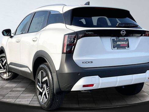 New 2026 Nissan Kicks SV image 3