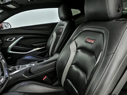 Used 2018 Chevrolet Camaro SS RWD image 18