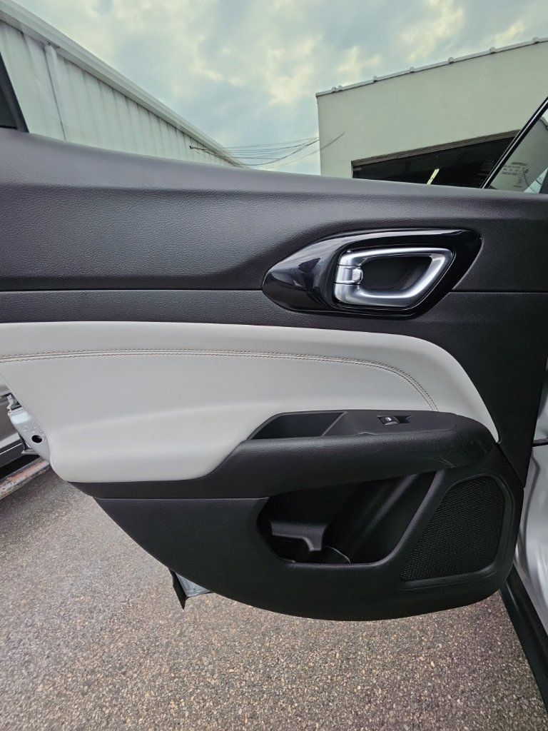 Used 2025 Jeep Compass Limited AWD/4WD image 15