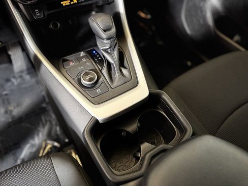 Used 2020 Toyota RAV4 LE image 17