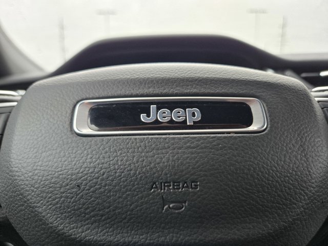 Used 2025 Jeep Grand Cherokee 4WD image 26