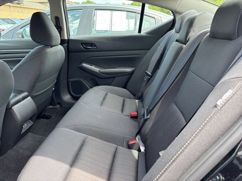 Used 2025 Nissan Altima 2.5 SV FWD image 25