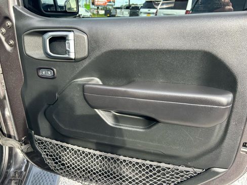 Used 2018 Jeep Wrangler Unlimited Sport S image 11