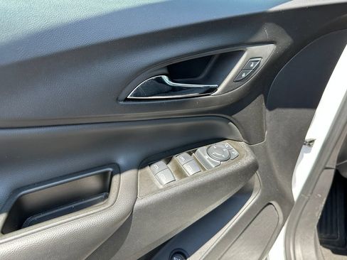 Used 2024 Chevrolet Equinox LT FWD image 22
