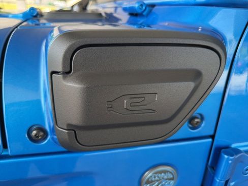 Used 2023 Jeep Wrangler Unlimited AWD/4WD image 11