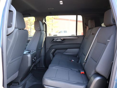 New 2026 Chevrolet Suburban LS image 17