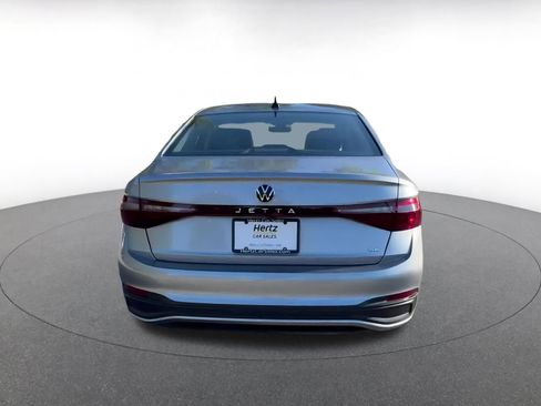 Used 2025 Volkswagen Jetta SE image 12