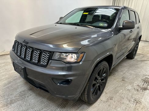 Used 2020 Jeep Grand Cherokee Altitude image 9