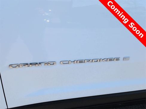 Used 2022 Jeep Grand Cherokee L Limited image 12