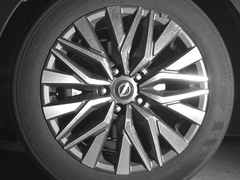 Used 2025 Nissan Altima 2.5 SV FWD image 12