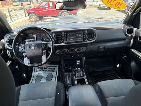 Used 2020 Toyota Tacoma TRD Sport AWD/4WD image 19