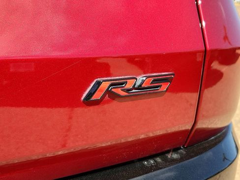 Used 2024 Chevrolet Traverse RS FWD image 9