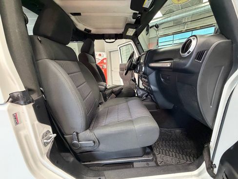 Used 2012 Jeep Wrangler Rubicon w/ PWR Convenience Group AWD/4WD image 46