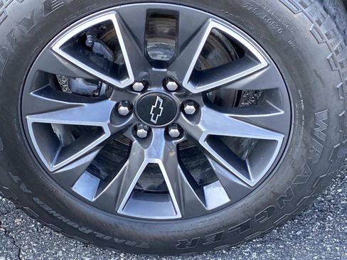 Used 2022 Chevrolet Tahoe Z71 w/ Z71 Off-Road Package image 29