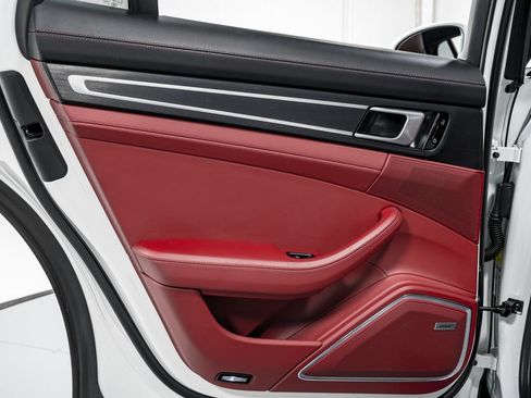 Used 2020 Porsche Panamera GTS image 28