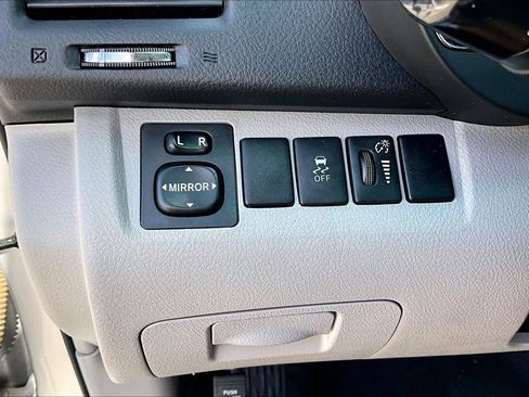 Used 2012 Toyota Highlander FWD image 33