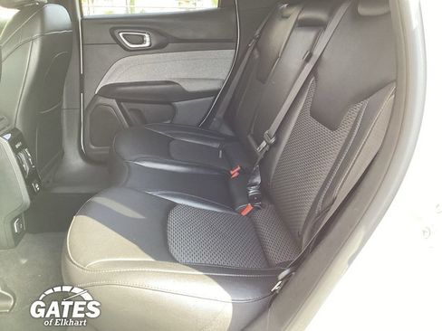 Used 2024 Jeep Compass Latitude AWD/4WD image 16