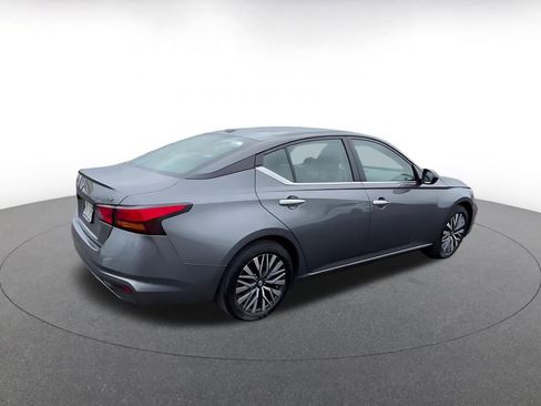 Used 2024 Nissan Altima 2.5 SV image 14