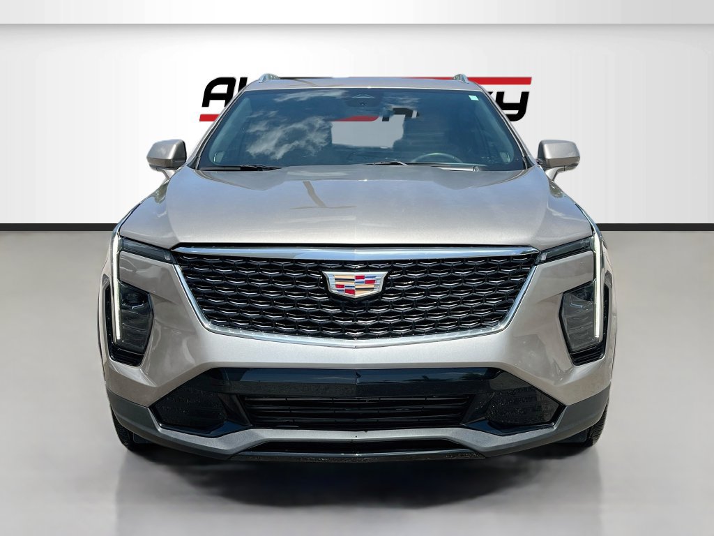 Used 2025 Cadillac XT4 Premium Luxury FWD image 2