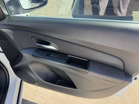 Used 2014 Chevrolet Cruze LT image 10