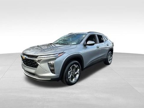 Used 2024 Chevrolet Trax LT image 3