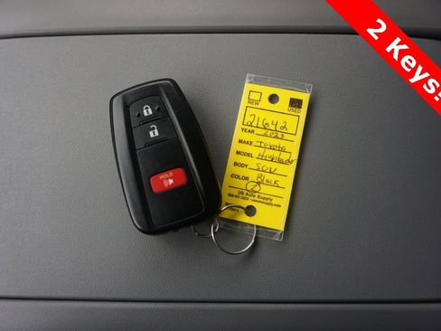 Used 2023 Toyota Highlander L image 32