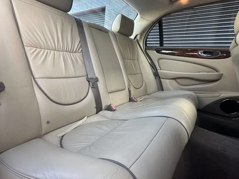 Used 2007 Jaguar XJ8 image 20