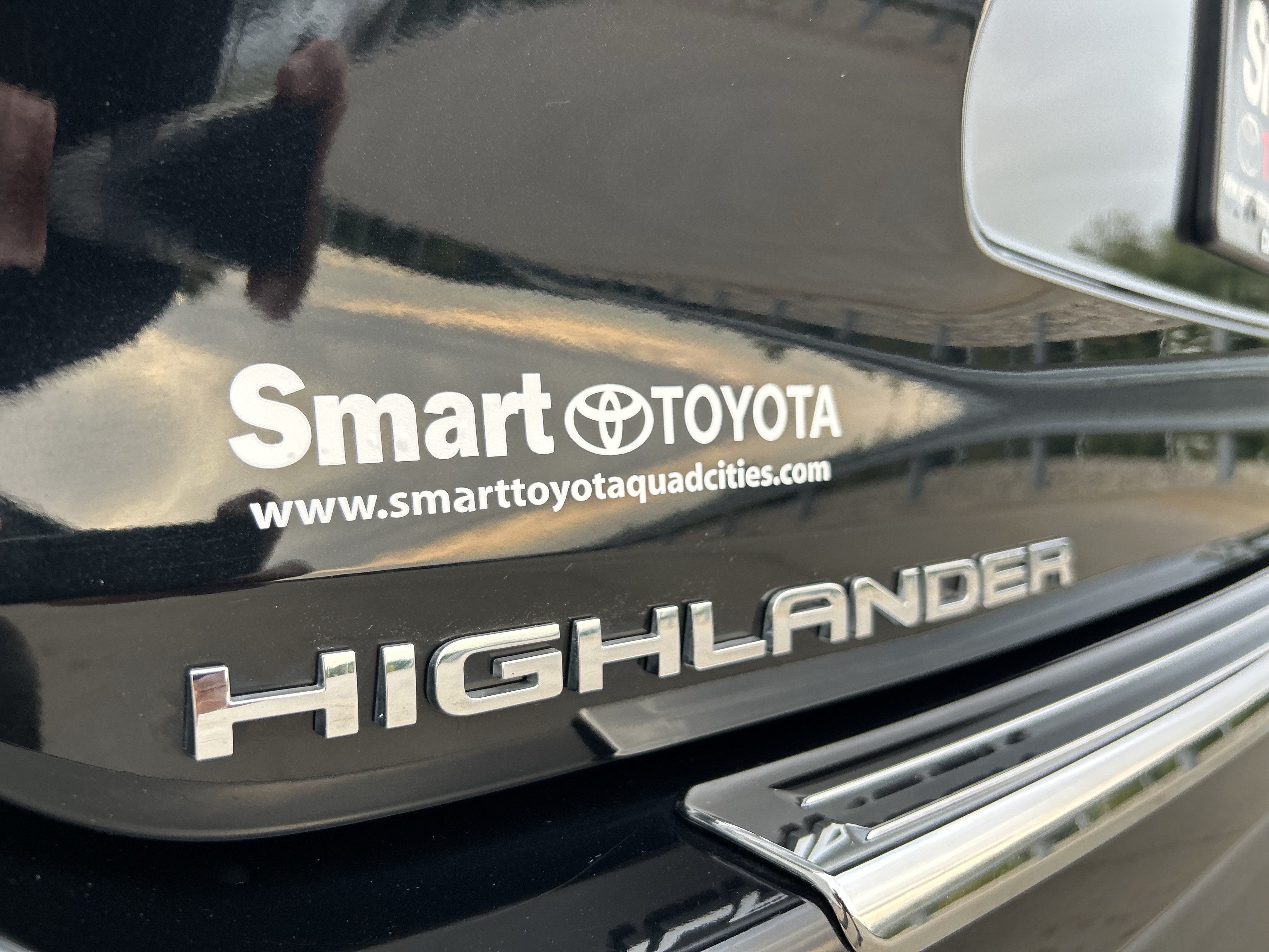 Used 2022 Toyota Highlander XLE AWD/4WD image 9