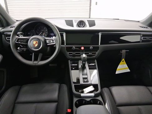 Used 2026 Porsche Macan AWD/4WD image 13