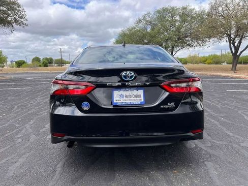 Used 2022 Toyota Camry LE w/ Cold Weather Package FWD image 6