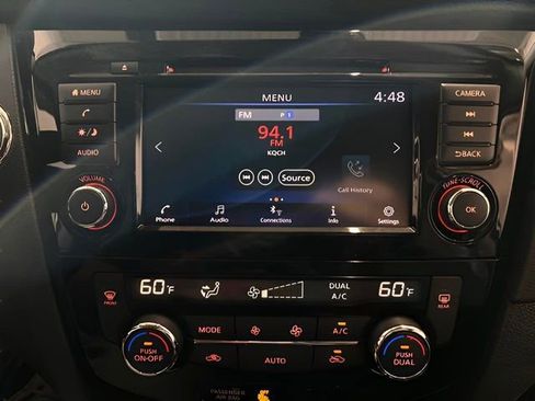 Used 2020 Nissan Rogue SV image 23