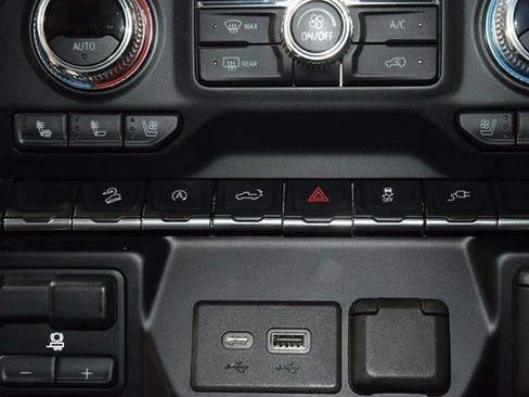 Used 2021 GMC Sierra 1500 SLT w/ SLT Premium Package image 33