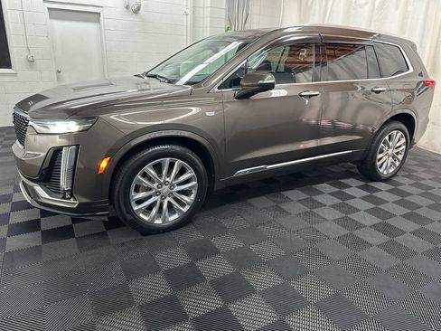 Used 2020 Cadillac XT6 Premium Luxury AWD/4WD image 2