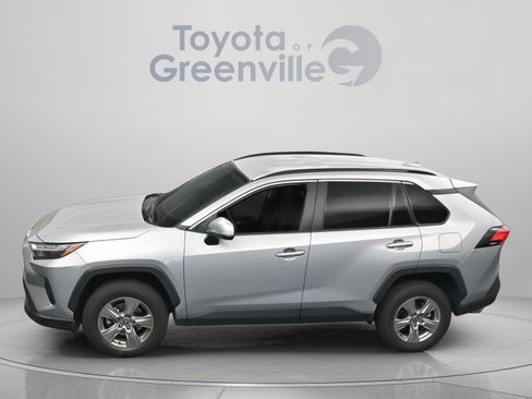 Used 2024 Toyota RAV4 XLE AWD/4WD image 2